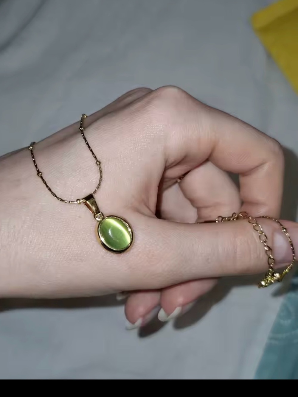 Gold Oval Pendant Necklace with Green Stone - Picture 4 of 9